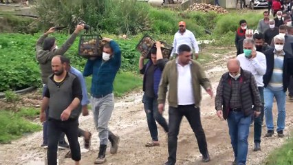 Adanalı çiftçiler: 'Fiyat farkının sebebi biz değiliz'