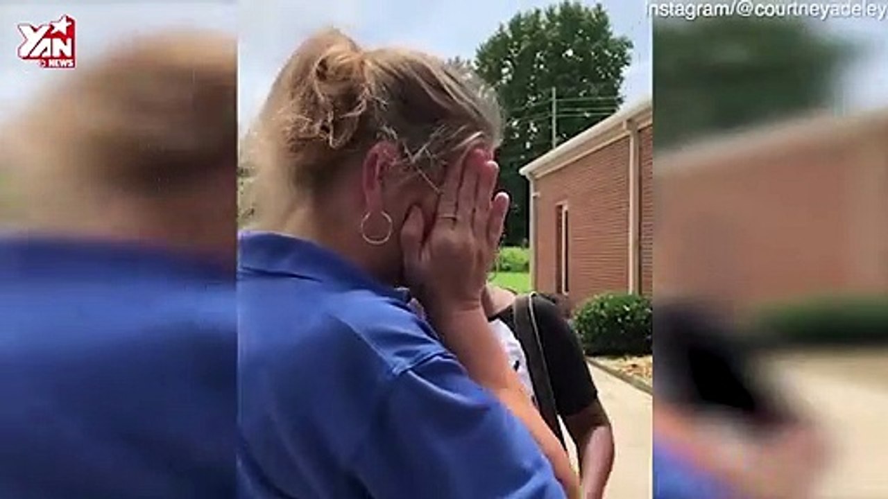 Cô giáo xúc động khi nhận được món quà đặc biệt của phụ huynh