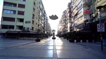 İzmir'in güvercinlerini Darth Vader besledi?