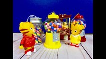 Mini GUMBALL MACHINE and CANDY CHRISTMAS SURPRISE with DANIEL TIGER NEIGHBOURHOOD TOYS-