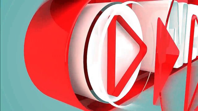 Ngã từ mái nhà cao 12m, cậu bé may mắn thoát chết vì rơi trúng... bạn của mình