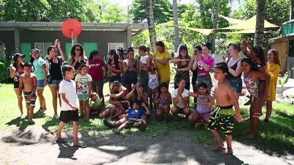 Surfing school in El Salvador helps local children brave the future