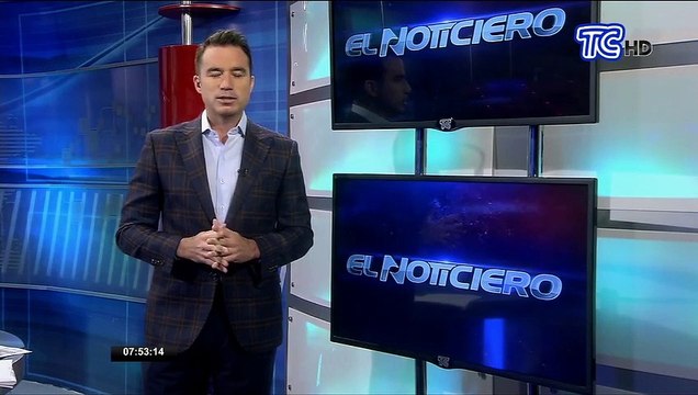 Personas respetan normas de distanciamiento en primer día de semáforo rojo