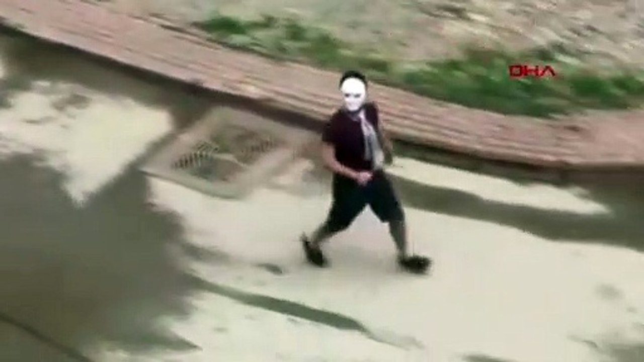Sokağa çıkma yasağında ilginç görüntü