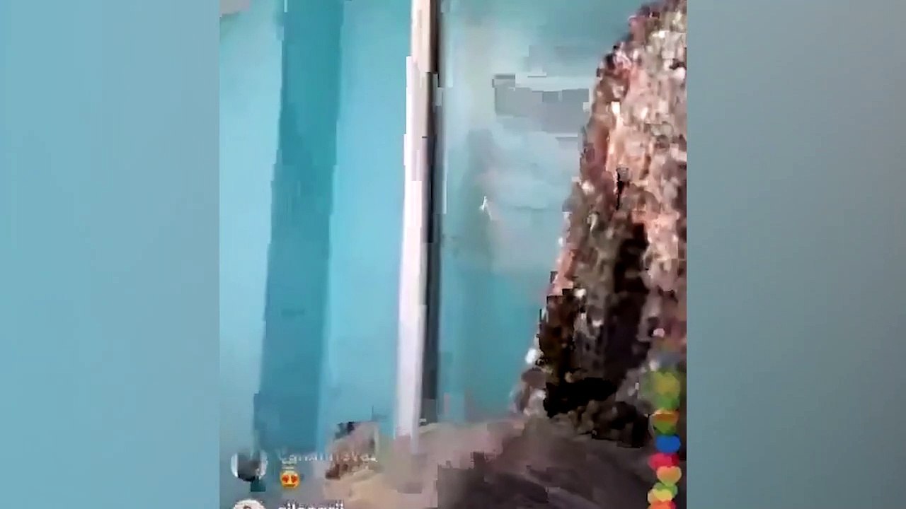 Yıldız Tilbe, şarkısını bu kez balkondan söyledi