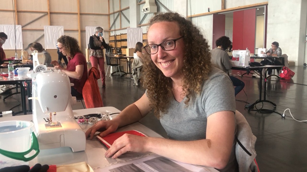 Une soixantaine de couturières bénévoles font des masques en tissu