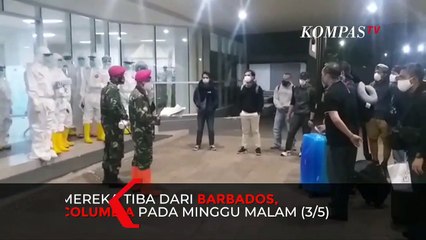 Télécharger la video: 12 Positif Corona, 211 ABK Kapal Pesiar Dievakuasi ke Wisma Atlet