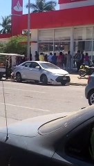 Atiborrran clientes los bancos de Sinaloa