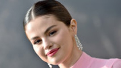 Selena Gomez Unveils Her At-Home 'Makeshift Studio' on Instagram | Billboard News