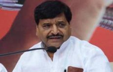 यूपी चुनाव 2017: शिवपाल यादव ने जसवंतनगर सीट से भरा नामांकन, पोस्टर से गायब रहे अखिलेश