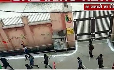 कासगंज हिंसा में नया वीडियो, खुलेआम पिस्टल लहरा रहा युवक