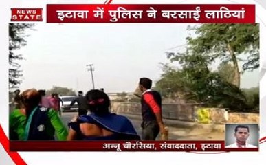 इटावा में हत्या का विरोध करने पर पुलिस ने चलाई लाठियां
