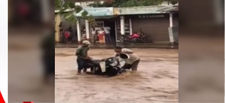 यूपी उत्तराखंड में बाढ़ का विकराल रूप, कई गाड़ियां पानी में बहीं
