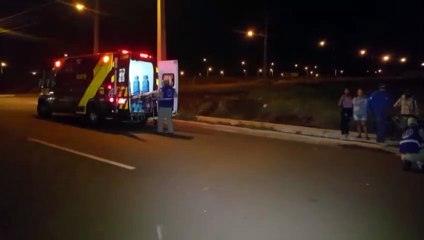 Ciclista é encontrado caído no meio da rua, no Conjunto Riviera