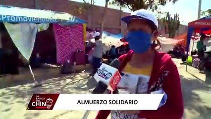 Familias generosas brindaron almuerzos a las personas varadas en el Grupo Aéreo N 8