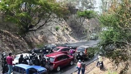 Hondureños bloquean carretera para impedir entierros de víctimas de COVID-19