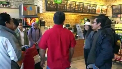 Sukarelawan anak muda Muslim di AS.