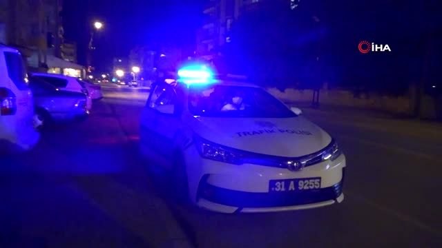 Polis ekiplerinden 16 yaşındaki Eda'ya doğum günü sürprizi yaptı