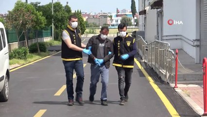 Düz kontak yapıp araç çalmak isterken polise yakalandılar