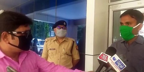 मैनपुरी DM: समय से पहले खोली दुकान तो होगी कार्रवाई