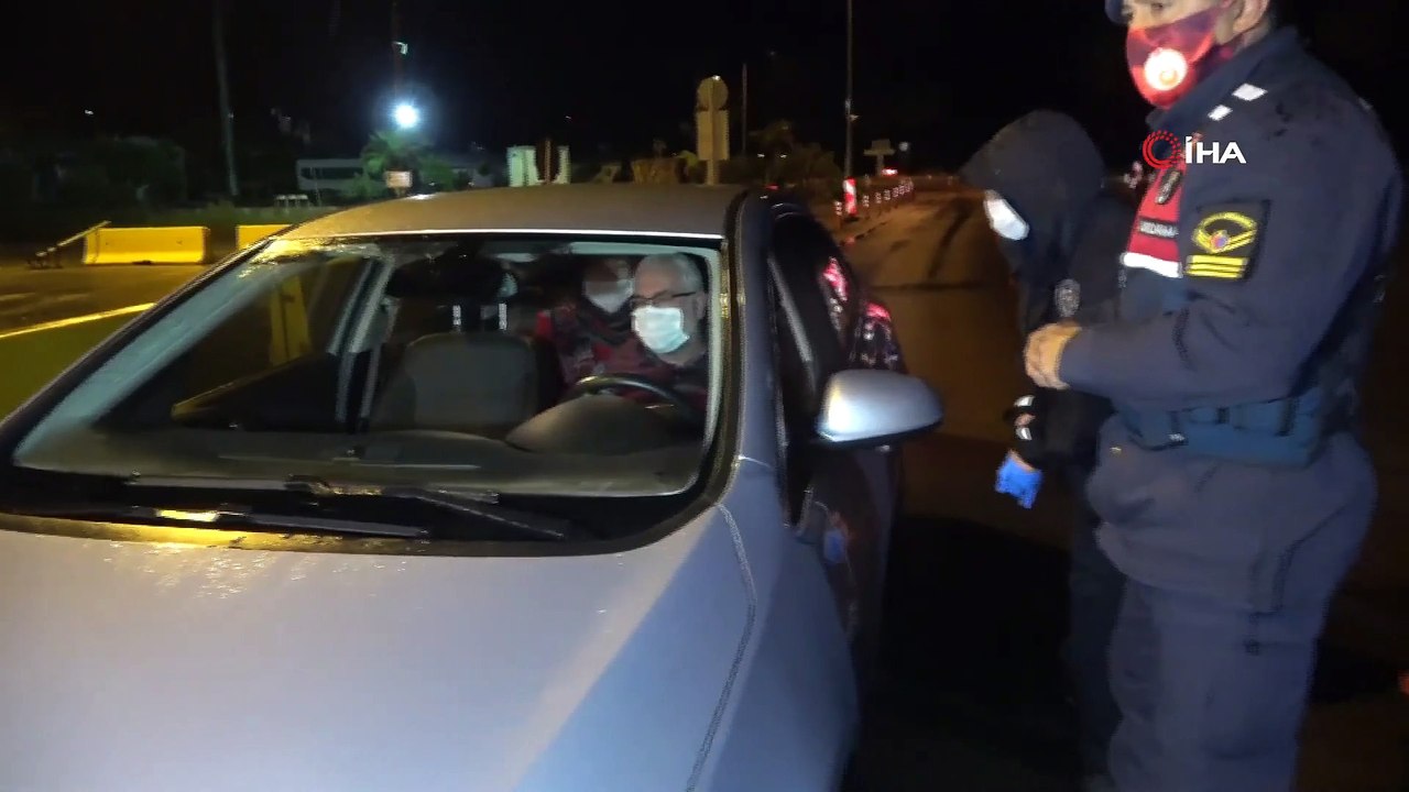 Seyahat Kısıtlaması Kalktı, Antalya'ya Girişler Yağmur Altında Başladı