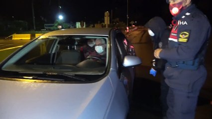 Seyahat Kısıtlaması Kalktı, Antalya'ya Girişler Yağmur Altında Başladı