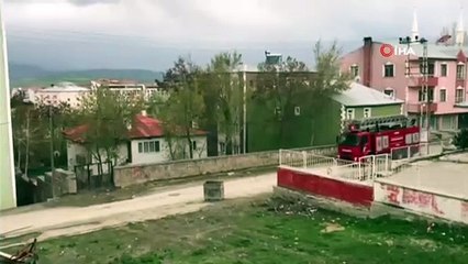 Erzurum’da Şiddetli Rüzgar Binanın Çatısını Uçurdu