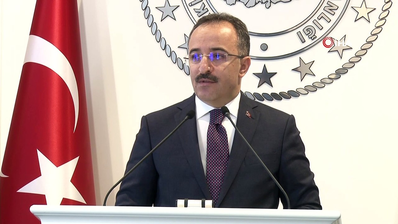 İçişleri Bakanlığı Sözcüsü Çataklı: 'Nisan'da kırsal alanda 3'ü büyük, 27'si orta çaplı toplam 8 bin 163, şehirlerde de 252 operasyon yapıldı. Gerçekleştirilen operasyonlarda 37 terörist etkisiz hale getirildi'