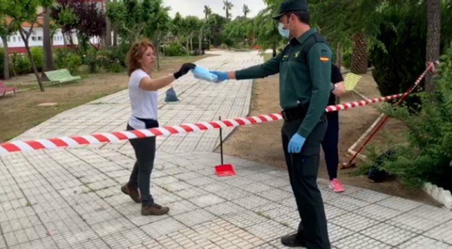 Reparto de mascarillas en Cáceres