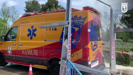 SAMUR, Protección Civil y Policía utilizan un arco desinfectante