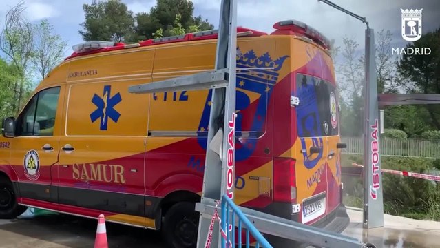 SAMUR, Protección Civil y Policía utilizan un arco desinfectante