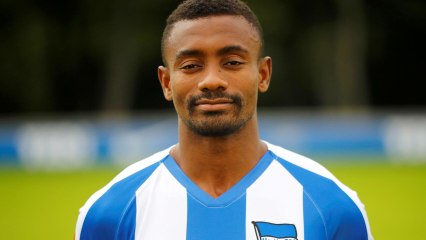 Salomon Kalou, fuera del Hertha por interrumpir bromeando una prueba de Covid-19