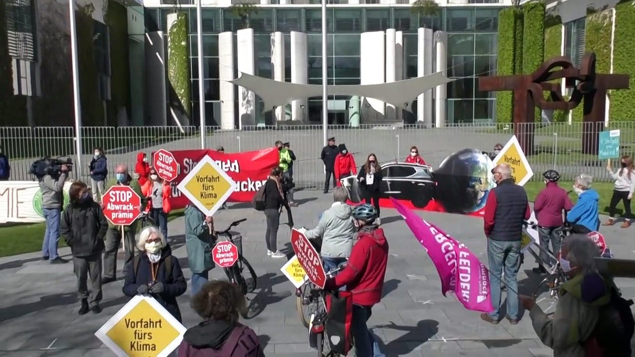 Klingel-Demo gegen Neuauflage der Abwrackprämie
