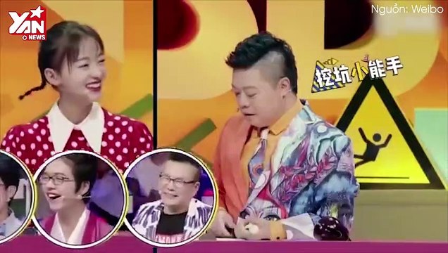 Ngô Cẩn Ngôn bối rối cười trừ khi được hỏi về diễn xuất của mình và Châu Tấn