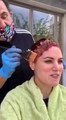 Μαίρη Συνατσάκη: Έβαψε τα μαλλιά της στη μέση του δρόμου - Δεν έχει ξαναγίνει!