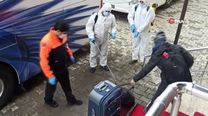 İrlanda’dan Kars’ta gelen 116 kişi ailelerine kavuşmak için yola çıktı