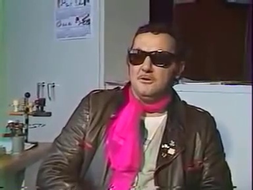 COLUCHE - INTERVIEW SUR LA POLITIQUE