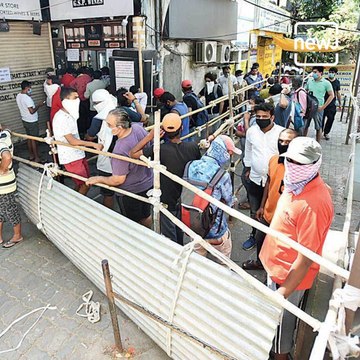 Watch How People Reacted To Liquor Shops Reopening Across The Maharashtra