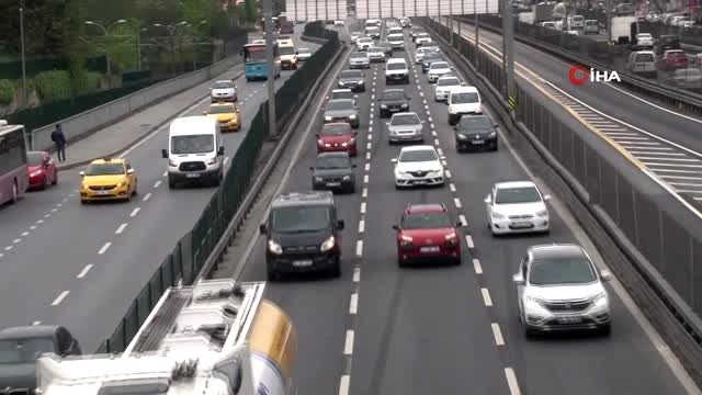 - İstanbul'da cadde ve sokaklarda hareketlilik