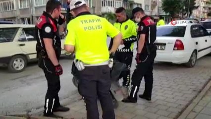 İnegöl'de motosiklet yayaya çarptı: 3 yaralı