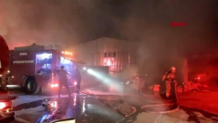 Bursa'da mobilya fabrikasının bahçesinde yangın