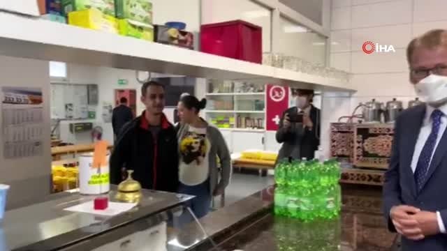 - Türkiye'nin Bern Büyükelçisi Saygılı'dan mültecilere iftar yemeği