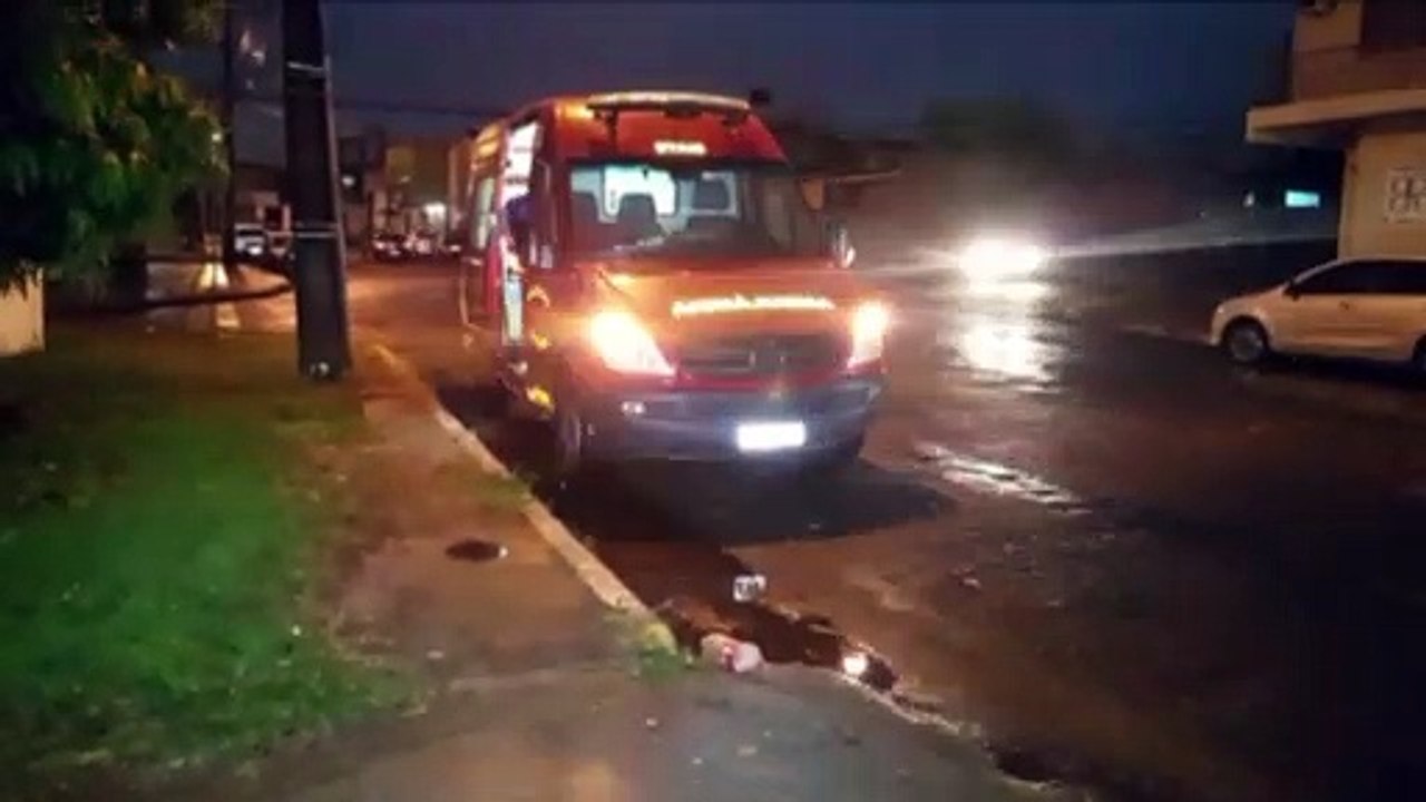 Homem é socorrido após se envolver em acidente no Parque São Paulo