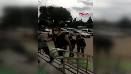 Girdikleri evlerde ziyafet çeken hırsızlık şüphelilerini bıraktığı deliller yakalattı