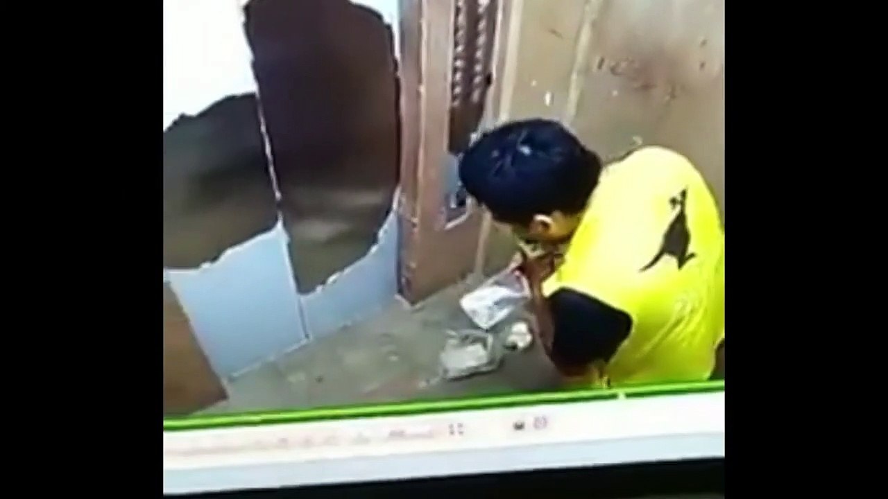 Top 5 times DELIVERY BOY CAUGHT EATING Customer Food (Caught on camera Dominos pizza, Zomato)