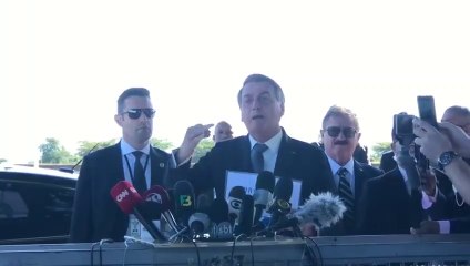 Bolsonaro manda jornalista calar à boca