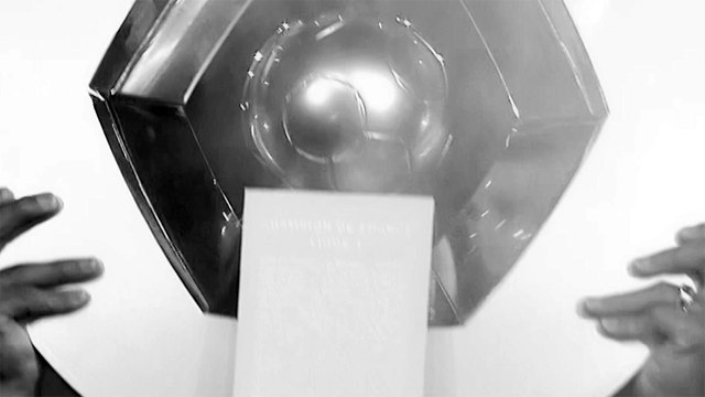 Paris Saint-Germain dedica su noveno título de Campeón al personal sanitario y a todos los héroes cotidianos