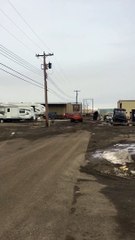 Il tente un dérapage en bulldozer et se rate