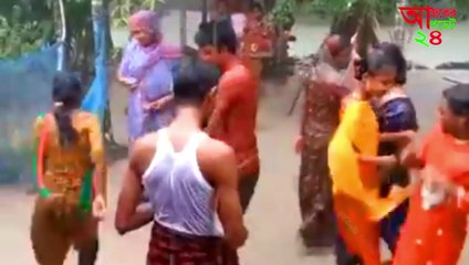গ্রামের মেয়েদের বৃষ্টিতে ভেজা খোলামেলা ড্যান্স