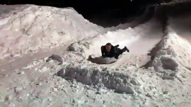 Atterrissage en Luge : il fait un soleil dans la neige !